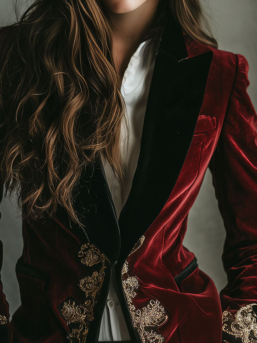 Maylis | Blazer en Velours Bordeaux Brodé d’Or à Col Noir