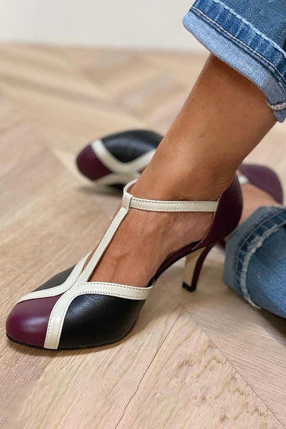 talons stiletto color block à bride en T et bout rond fermé.