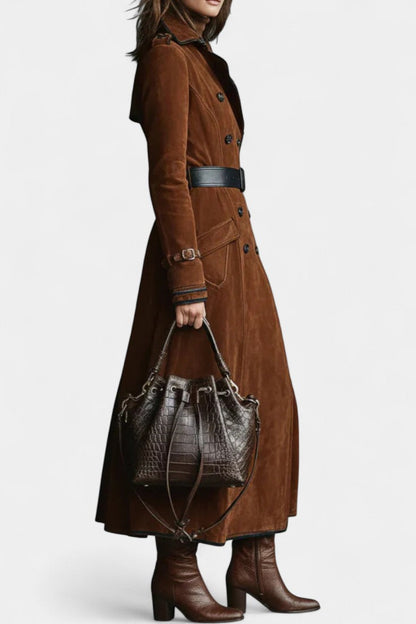 Sandra | Manteau Long en Suédine à Double Boutonnage et Liserés Noirs